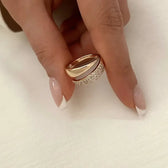 Eleganter Ring mit Funkelsteinen