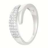 Eleganter Ring mit Funkelsteinen