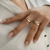 Eleganter Ring mit Funkelsteinen