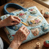 Rosalie · Handgefertigte Tasche im Alltag