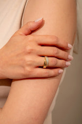 Eleganter Ring mit Funkelsteinen